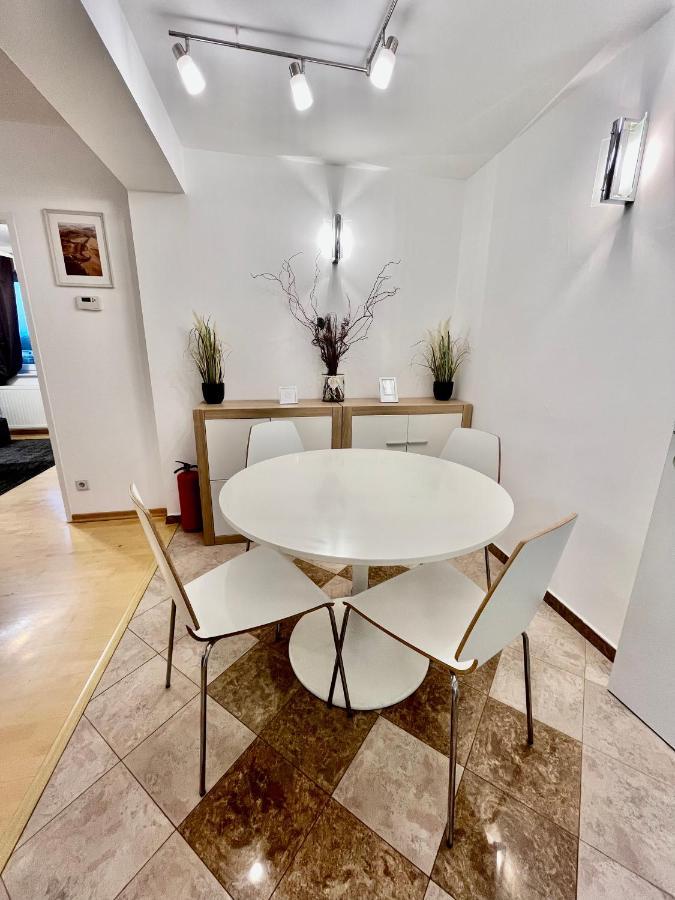 Traum Apartment Mit Pool+Balkon Wina Bagian luar foto