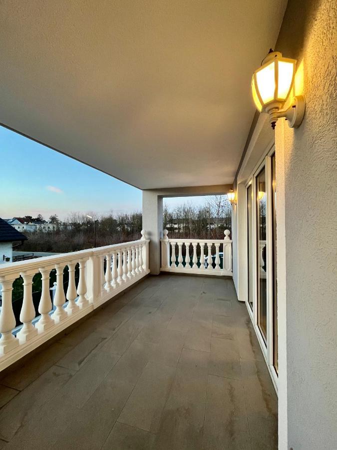 Traum Apartment Mit Pool+Balkon Wina Bagian luar foto