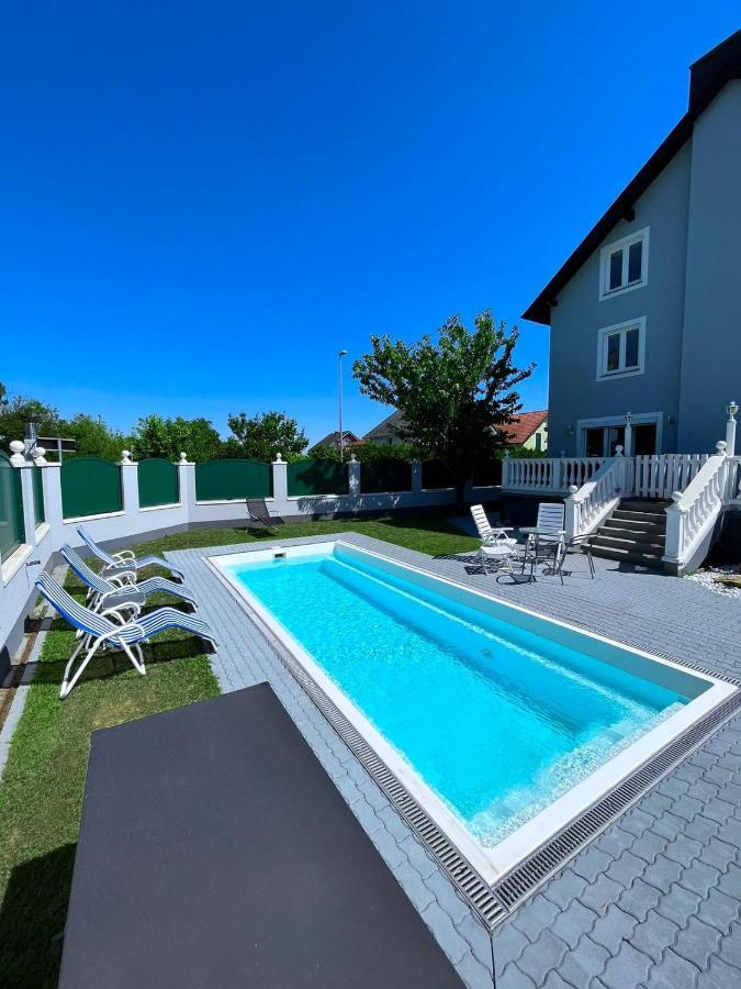 Traum Apartment Mit Pool+Balkon Wina Bagian luar foto