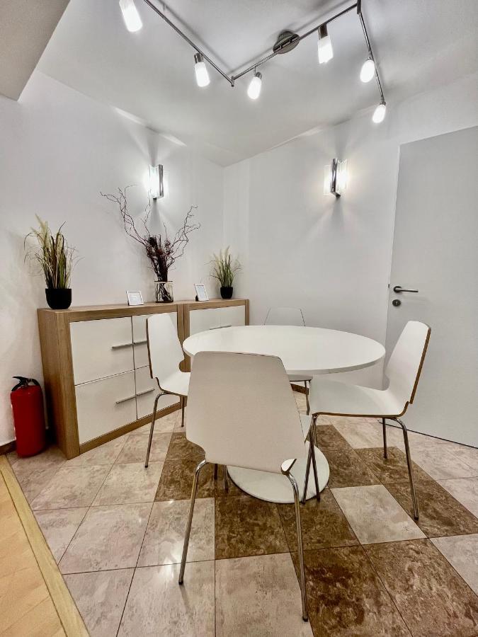 Traum Apartment Mit Pool+Balkon Wina Bagian luar foto