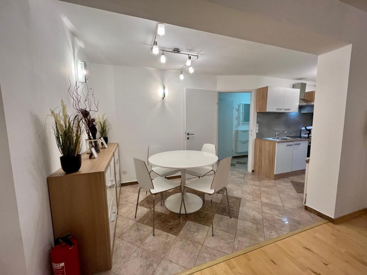 Traum Apartment Mit Pool+Balkon Wina Bagian luar foto