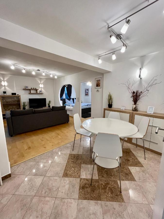 Traum Apartment Mit Pool+Balkon Wina Bagian luar foto