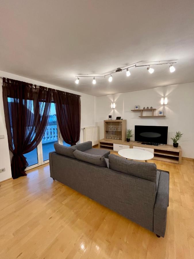 Traum Apartment Mit Pool+Balkon Wina Bagian luar foto